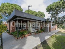 Houses (villa / tower), 245 m², near bus and train, Calle Francoli