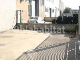 For rent industrial, 375 m², near bus and train, Calle Puigmal, 33