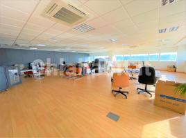 Office, 108 m², near bus and train, almost new