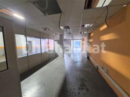 Local comercial, 401 m², cerca de bus y tren, Calle Doctor Junyent