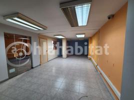 Local comercial, 401 m², cerca de bus y tren, Calle Doctor Junyent