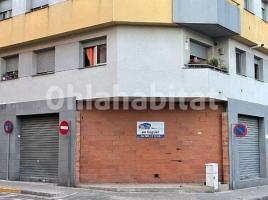 For rent business premises, 100 m², near bus and train, almost new