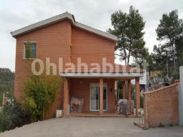Houses (villa / tower), 215 m², near bus and train, almost new