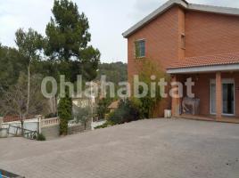 Houses (villa / tower), 215 m², near bus and train, almost new