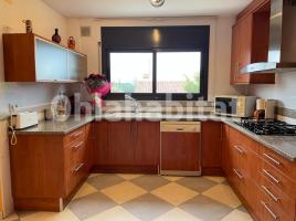 Houses (terraced house), 357 m², almost new