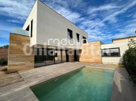 Houses (detached house), 200 m², almost new, Zona