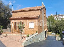 Houses (villa / tower), 357 m², near bus and train, almost new, Calle Josep Pla