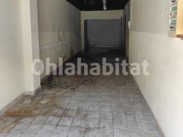 For rent business premises, 105 m², near bus and train, almost new, Calle Alt Camp, 16