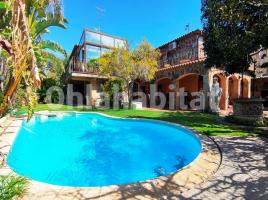Houses (villa / tower), 360 m², Calle Guilleries