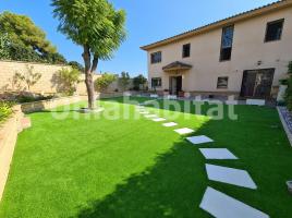 Houses (villa / tower), 340 m², almost new