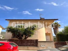 Houses (detached house), 186 m², near bus and train, Calle del Conflent