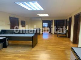 For rent office, 105 m², near bus and train, Calle Sant Bru