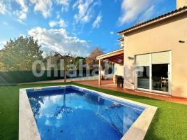 Houses (detached house), 148 m², almost new