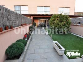Houses (terraced house), 262 m², almost new