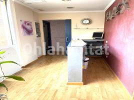 Business premises, 200 m², near bus and train