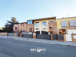 Houses (terraced house), 242 m², almost new, Calle Maria Gay, 5