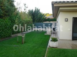 Houses (villa / tower), 322 m², almost new