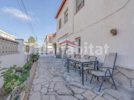 Houses (villa / tower), 208 m², near bus and train