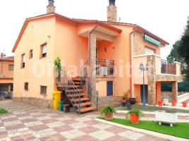Houses (villa / tower), 172 m², Calle Calle