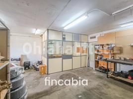 For rent business premises, 125 m², Calle Santa Coloma, 61
