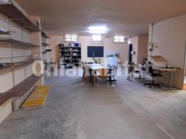For rent otro, 196 m², near bus and train