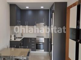 Flat, 71 m², near bus and train, almost new