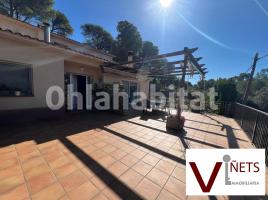 Houses (villa / tower), 277 m², almost new