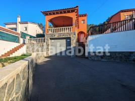 Houses (villa / tower), 155 m², almost new