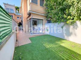 Houses (villa / tower), 208 m², almost new, Calle 11