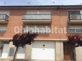 For rent Houses (terraced house), 260 m², near bus and train, Calle FEMOSA