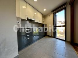 For rent flat, 75 m², near bus and train, almost new