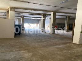 Louer , 486 m², Zona