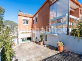 Houses (villa / tower), 225 m², near bus and train
