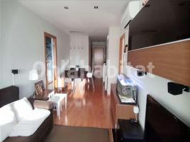 Piso, 97 m², cerca de bus y tren, seminuevo