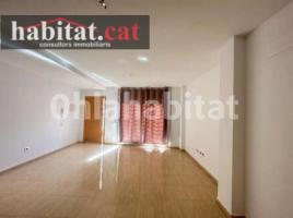 Duplex, 91 m², near bus and train, almost new