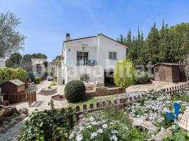 Houses (detached house), 202 m², near bus and train, Pallejà