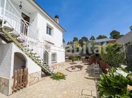 Houses (detached house), 202 m², near bus and train, Pallejà