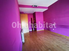 Piso, 74 m², cerca de bus y tren, seminuevo