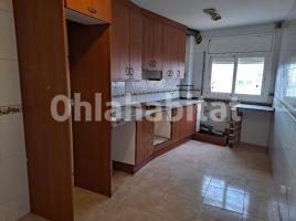 Flat, 129 m², near bus and train, almost new