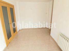 Piso, 78 m², cerca de bus y tren, seminuevo