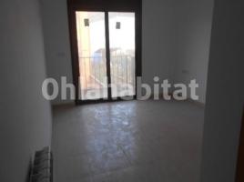 Piso, 54 m², cerca de bus y tren, seminuevo