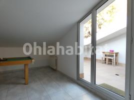 Dúplex, 125 m², cerca de bus y tren, seminuevo