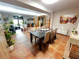 Casa (unifamiliar aislada), 260 m², cerca de bus y tren