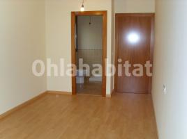 Casa (unifamiliar adossada), 242 m², prop de bus i tren, seminou