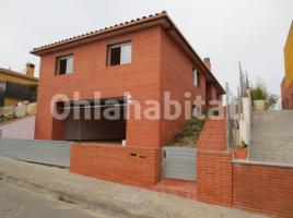 Houses (detached house), 296 m², near bus and train, almost new