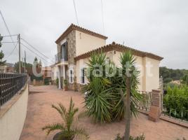 Houses (detached house), 313 m², near bus and train