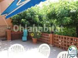 Houses (detached house), 230 m², near bus and train, Requesens