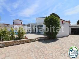 Houses (detached house), 178 m², near bus and train, Requesens