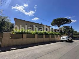 Houses (detached house), 649 m², near bus and train, almost new, Caldes de Malavella