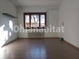 Pis, 97 m², prop de bus i tren, Centelles